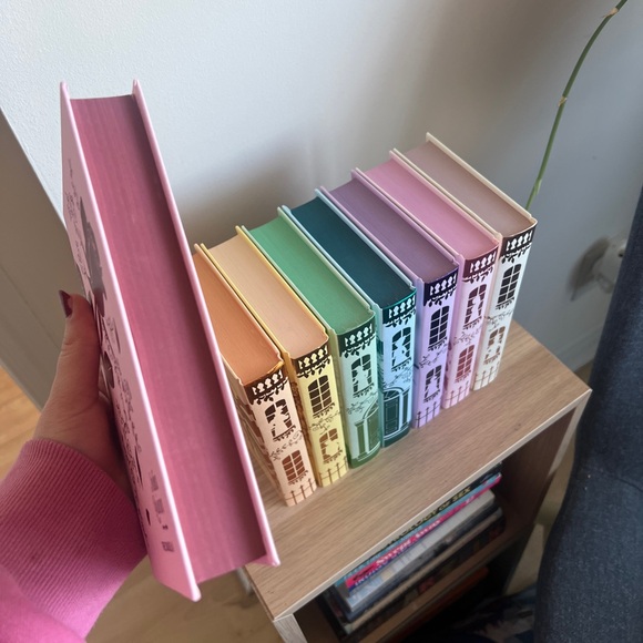 Bridgerton Illumicrate Special Edition Collectors Set - Picture 4 of 5